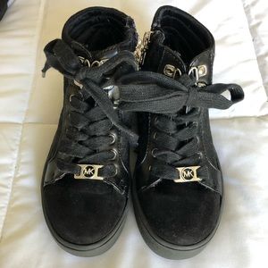 Girls  sneakers 👟